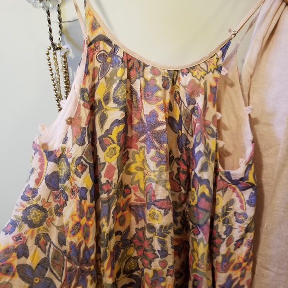 UO Kimchi Blue Flowy Top NWOT - Picture 2 of 3